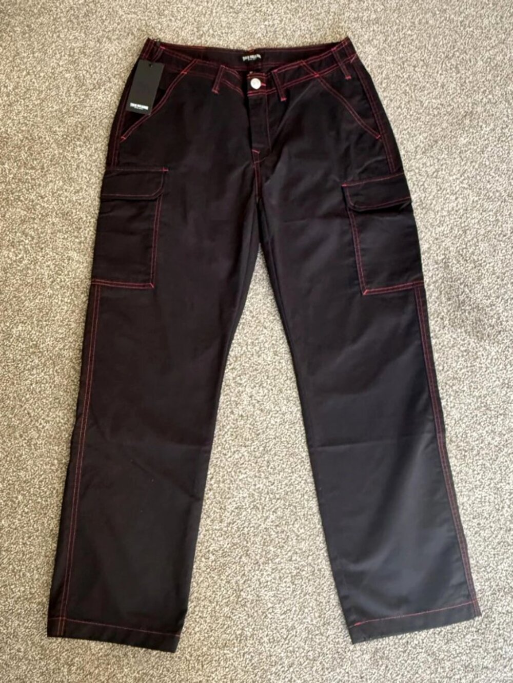 True Religion Jet Black Red Contrast Stitch Cargo Pants Size 32 NWT